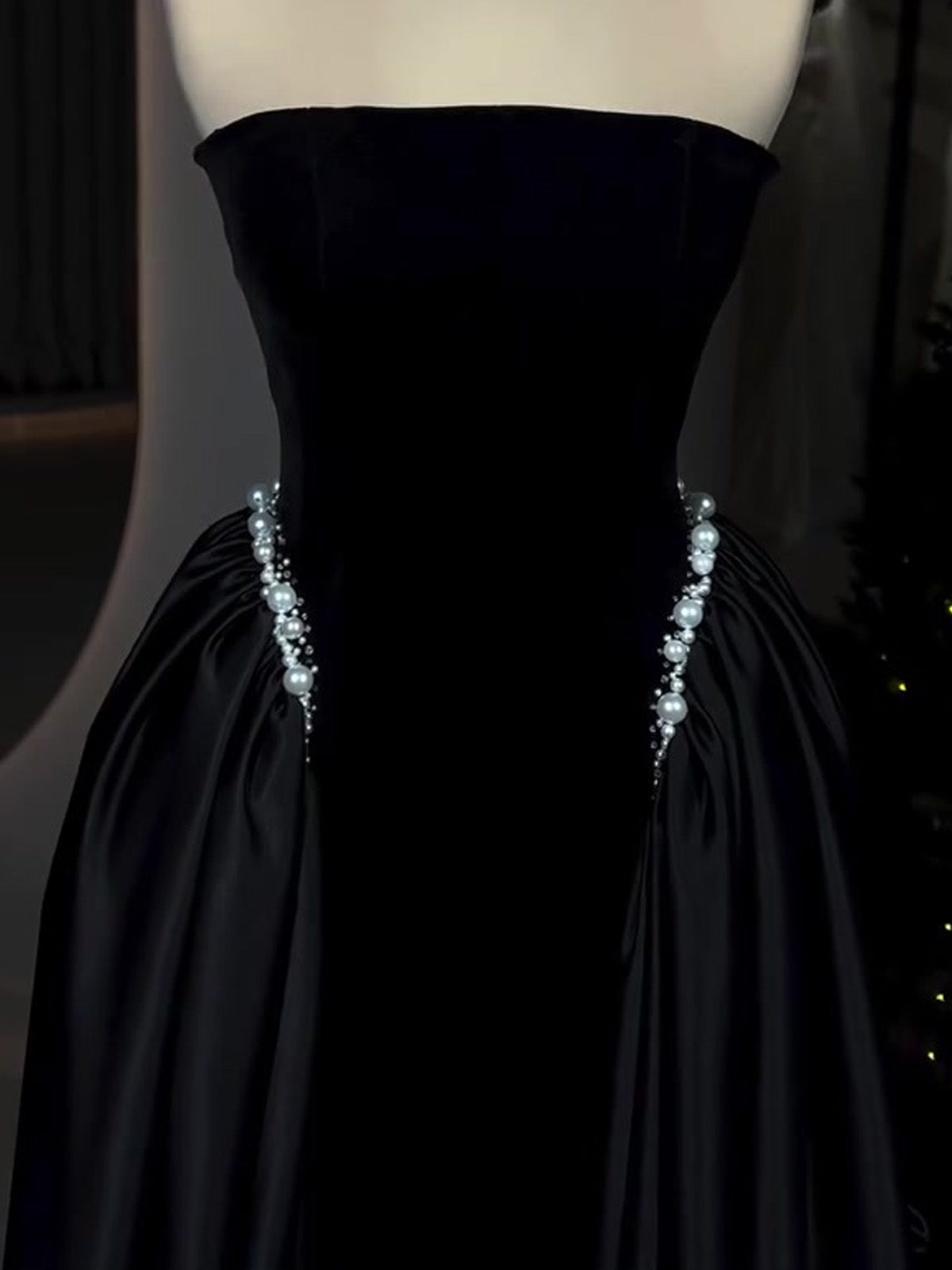 Women’s Navy Blue Elegant Velvet Strapless Sleeveless A-Line Maxi Dress with Pearl Embellishment and Lace-Up Back Detail