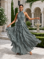 Damen Maxi-Abendkleid in Greige aus glänzendem Satin, hochgeschlossen, ärmellos, A-Linie, mit gestuftem Rüschendetail