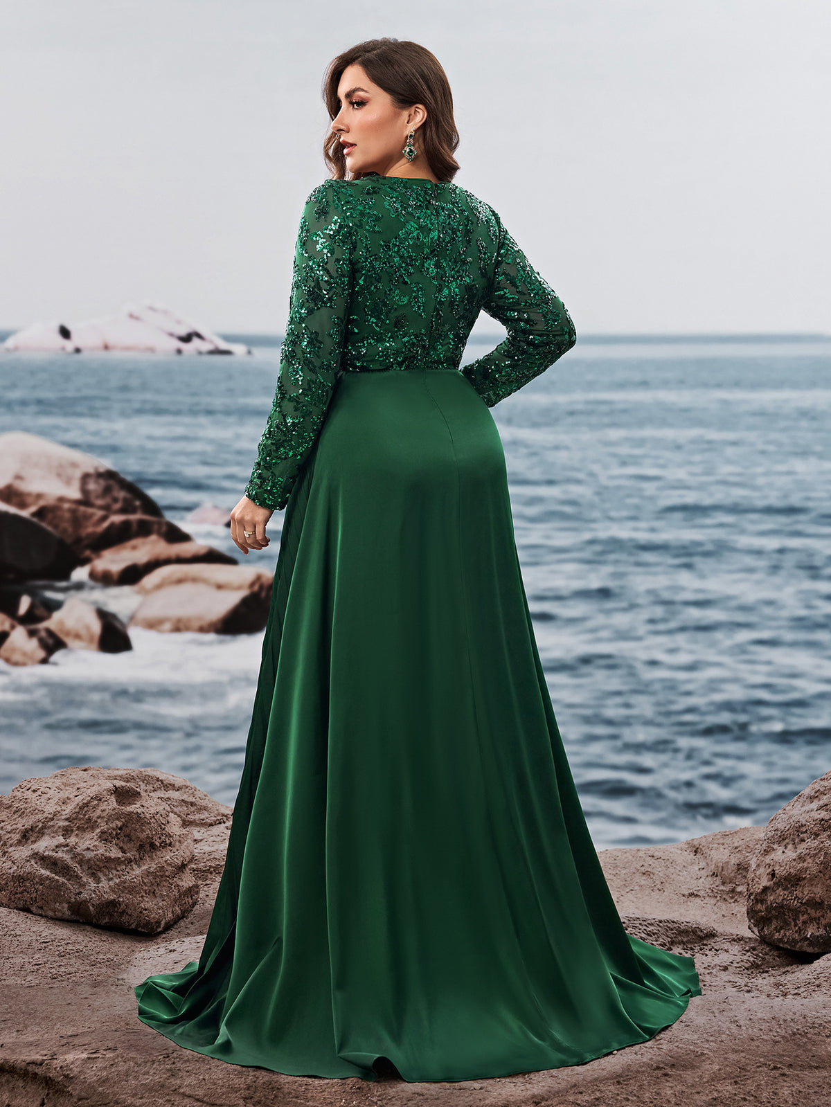 Women’s Emerald Green Elegant Sequin V-Neck Long Sleeve Pleated A-Line Maxi Dress with Embellished Waist Detail