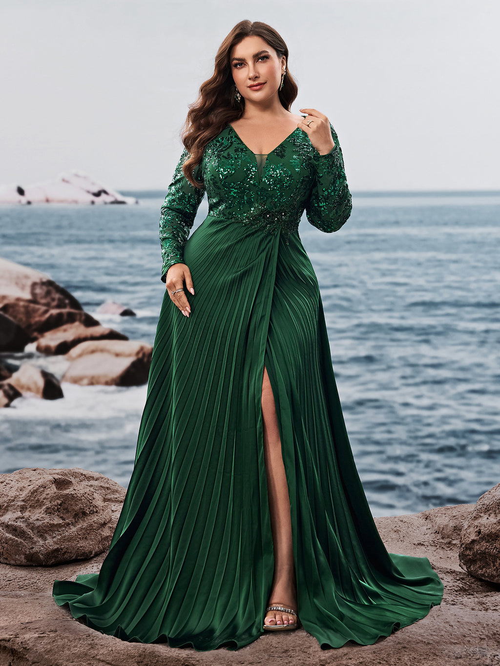 Women’s Emerald Green Elegant Sequin V-Neck Long Sleeve Pleated A-Line Maxi Dress with Embellished Waist Detail
