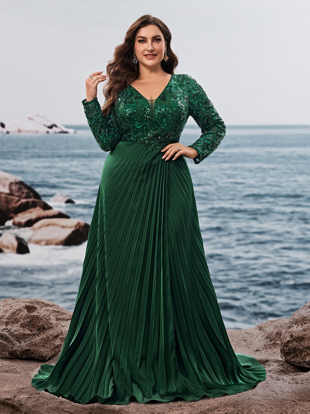 Women’s Emerald Green Elegant Sequin V-Neck Long Sleeve Pleated A-Line Maxi Dress with Embellished Waist Detail
